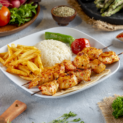 Tavuk Şiş/ Chicken Skewer/ Hähnchenspieß/ Brocheta de pollo/ كباب الدجاج